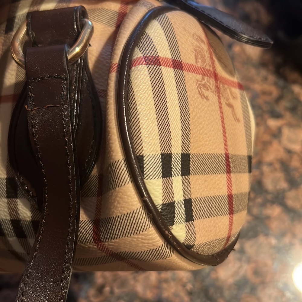 BURBERRY Vintage Check Leather Barrel Bag, NWOT - Picture 9 of 15